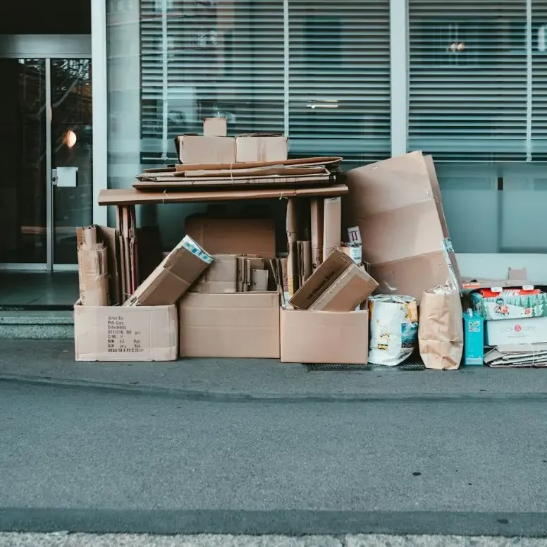 Entrümpelung & Wohnungsauflösung – Schnell, diskret und besenrein Professionelle Entrümpelung und Wohnungsauflösung im Raum Pforzheim und Stuttgart – Bereitstellung von Kartonagen und Sperrmüll zur Abholung